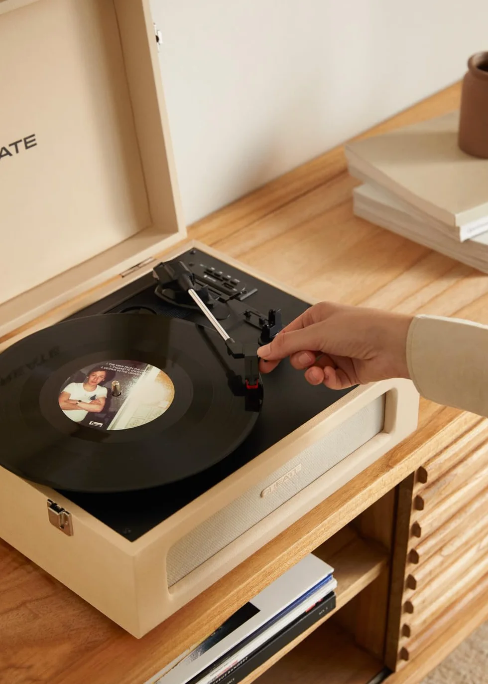 CREATE/Record Player Retro/Tragbarer Koffer-Plattenspieler in Cremeweiß/Mit Bluetooth USB, SD, MicroSD und Mp3, Retro-Stil
