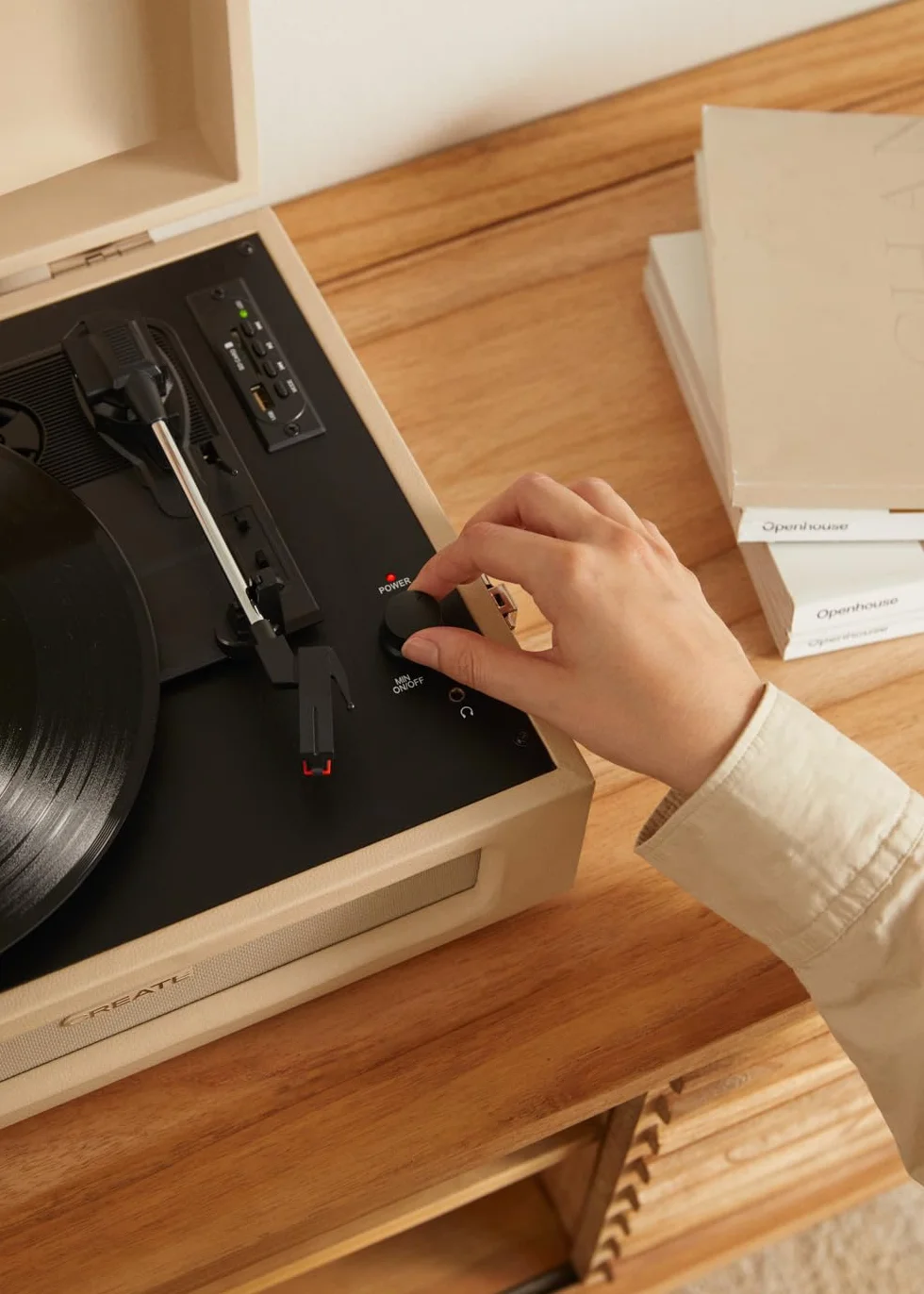 CREATE/Record Player Retro/Tragbarer Koffer-Plattenspieler in Cremeweiß/Mit Bluetooth USB, SD, MicroSD und Mp3, Retro-Stil