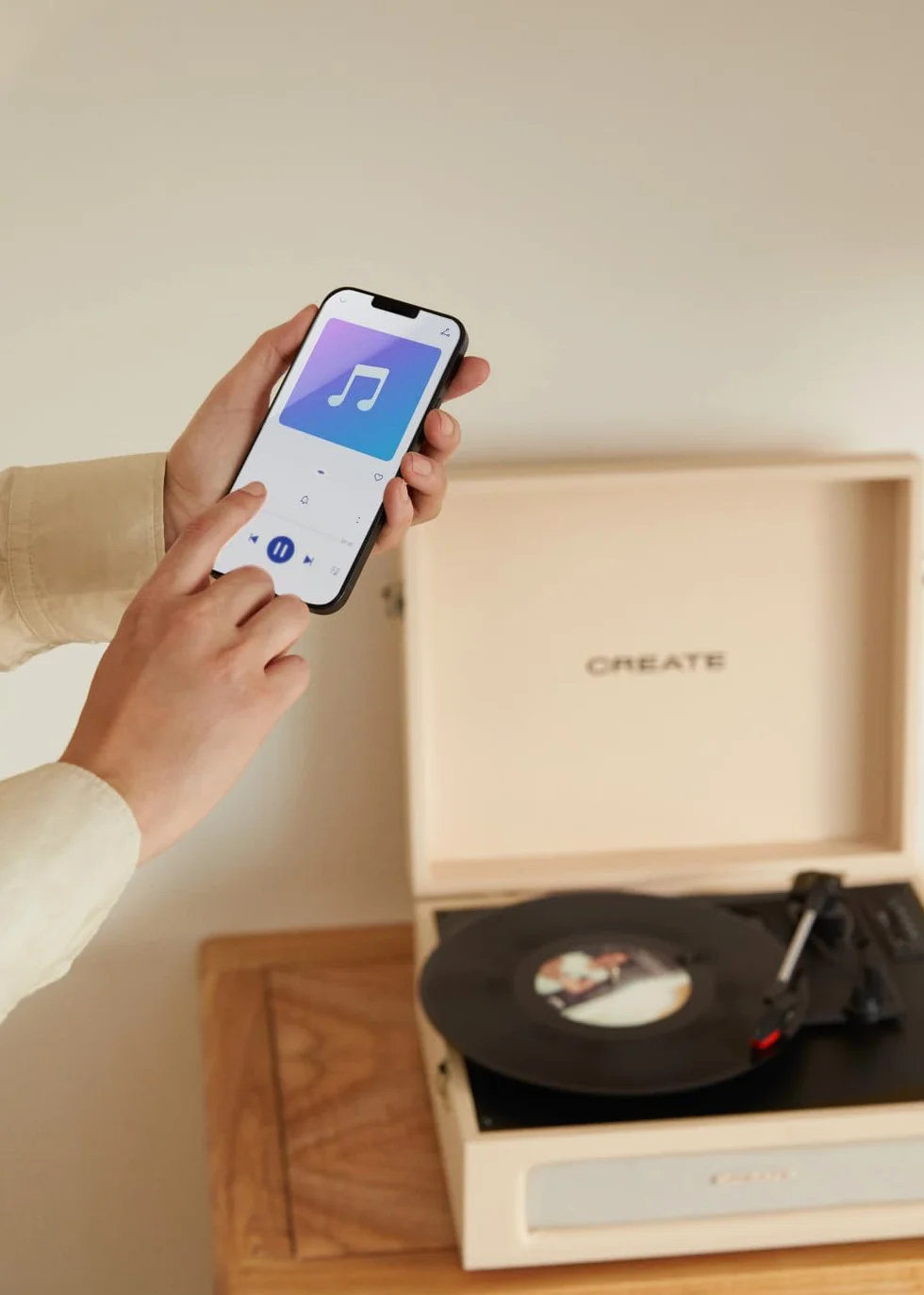 CREATE/Record Player Retro/Tragbarer Koffer-Plattenspieler in Cremeweiß/Mit Bluetooth USB, SD, MicroSD und Mp3, Retro-Stil