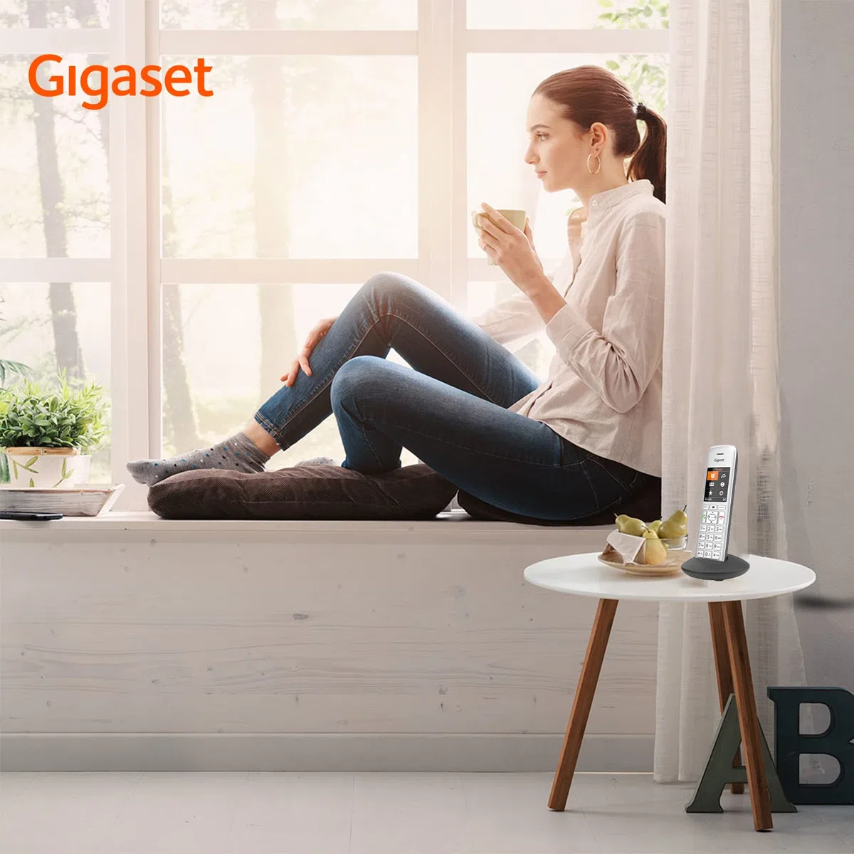 Gigaset CE575HX - DECT-Mobilteil mit Ladeschale - hochwertiges Schnurloses Telefon für Router und DECT-Basis - Fritzbox-kompatibel - moderne Benutzeroberfläche - Mobilteil mit Ladeschale, silber